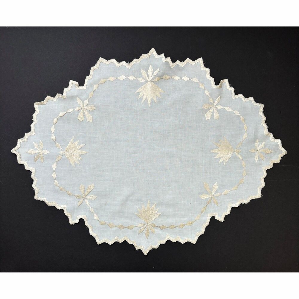Vtg Linen Oval Cottage Core Doily Embroidered Shabby Decor Granny Centerpiece
